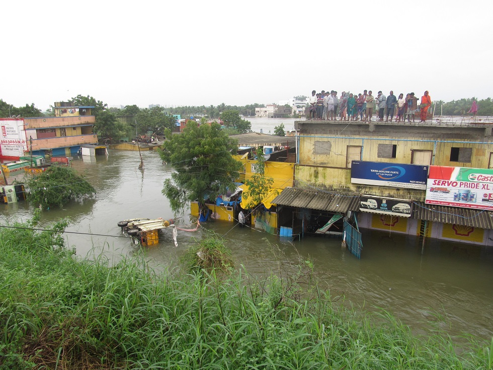 Residents stranded on rooftops during Chennai floods, December 2015