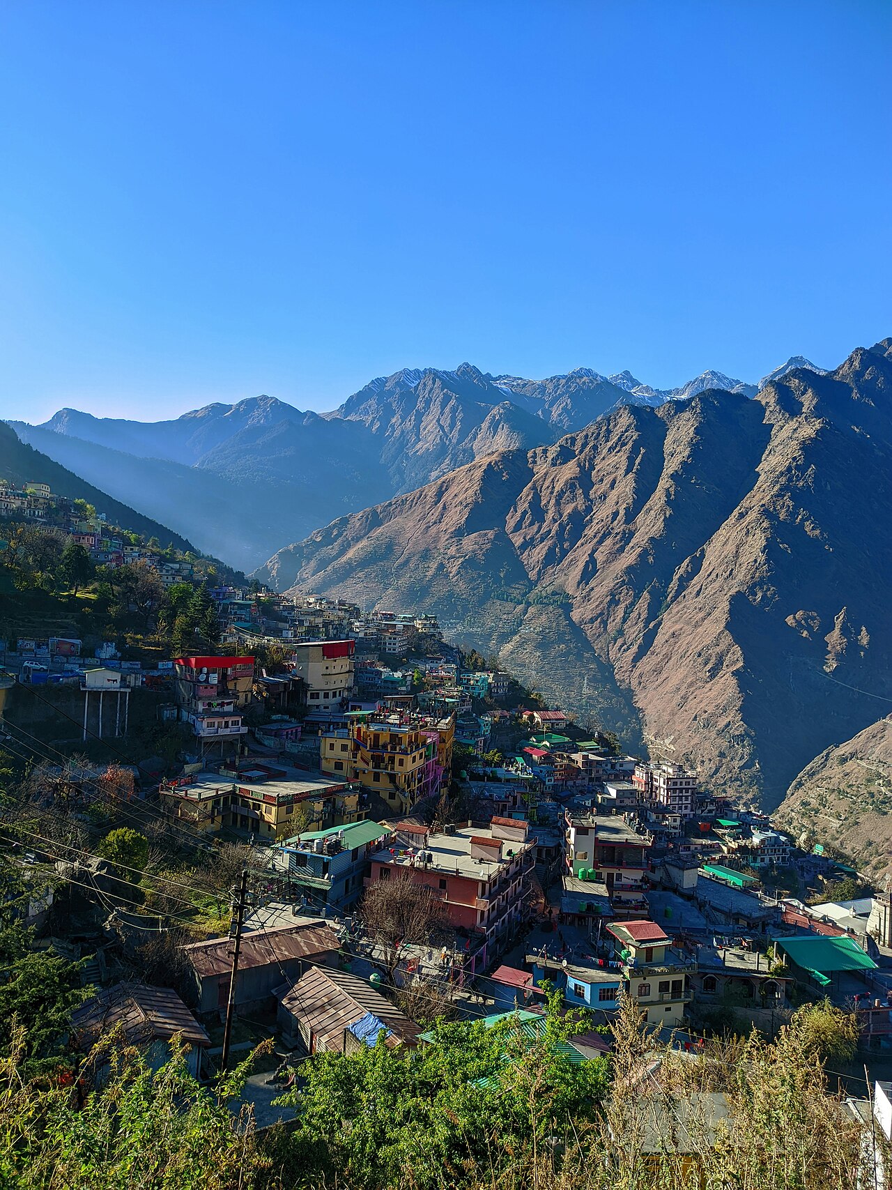 Joshimath town built on a steep Himalayan slope, Uttarakhand